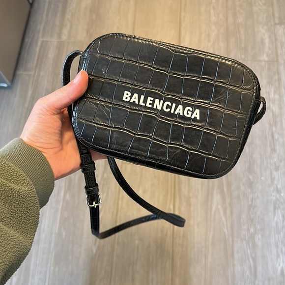 Balenciaga Everyday camera bag in crocodile leather - Picture 3 of 9